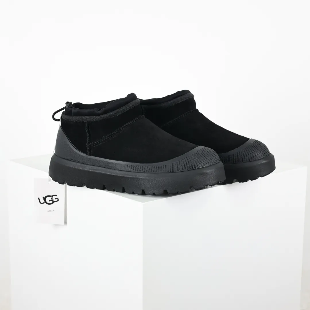 Copy price 💰700 Core recommendation Good price It is a very suitable choice for home furnishings. In recent years, uug has launched a series of styles, which are partial to the preferences of young consumers and have also moved to the forefront of fashion trends. Shoe material: water-repellent coated suede upper, 17mm UGGPURE™ implantable wool insole, lightweight non-slip and comfortable rubber outsole, with brand LOGO and trademark. Comes with a full set of packaging. Size: 35 36 37 38 39 40 41 42 43 44 45